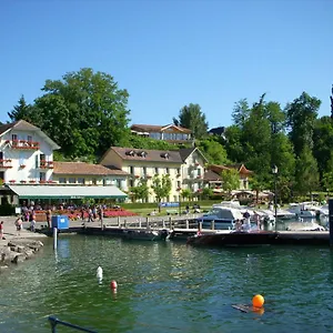 Le Jules Verne Hotel